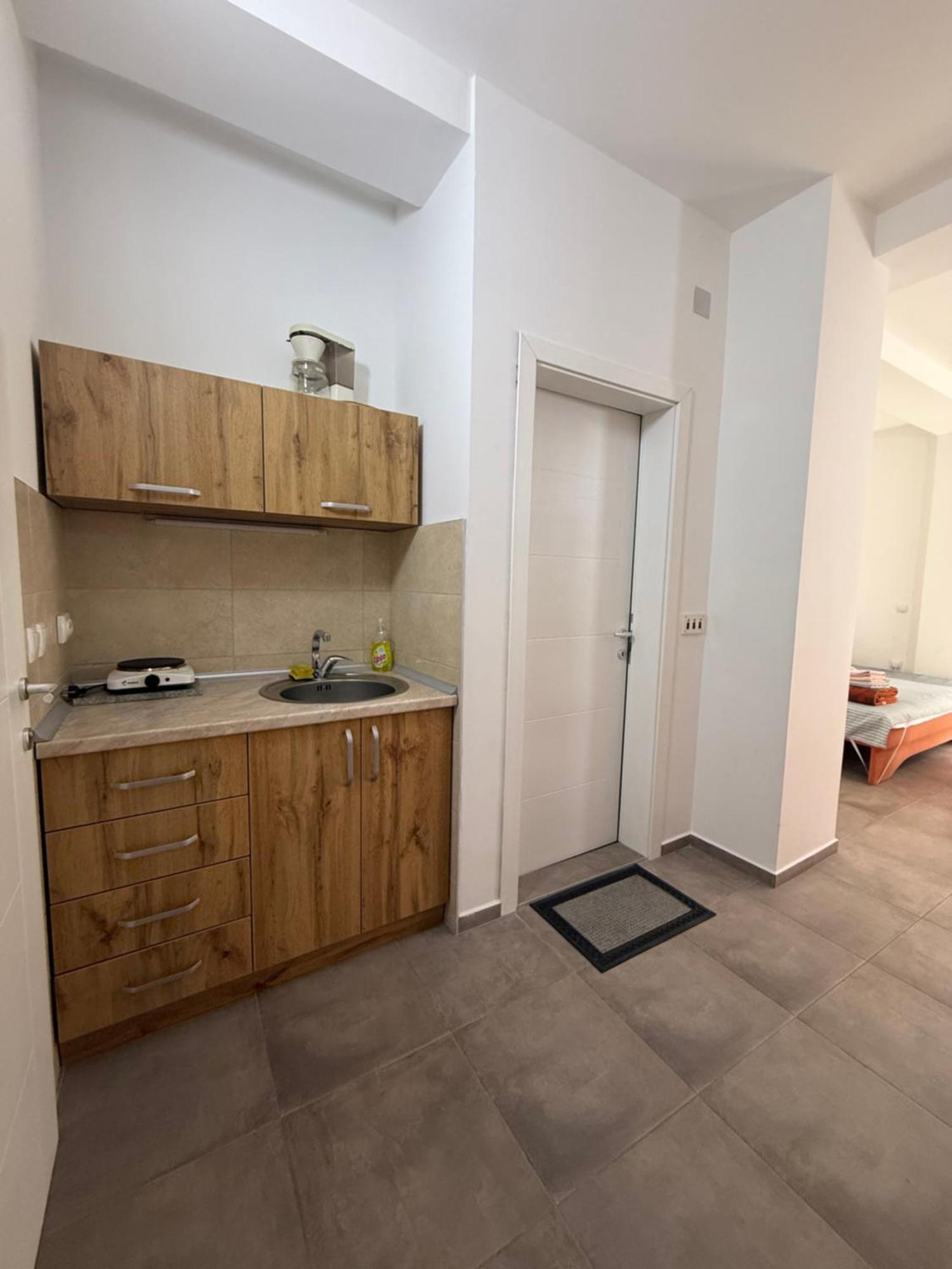 Restaurant & Apartments Lipa Пештани Экстерьер фото